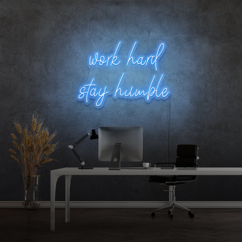 WORK HARD STAY HUMBLE' - signe en néon LED